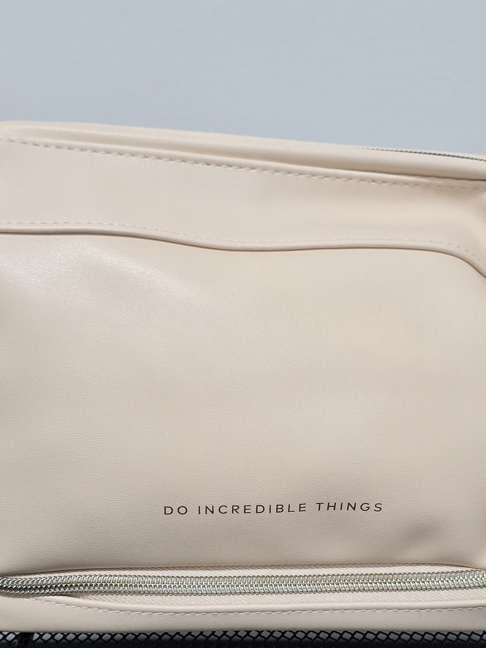 Cream Women's Cosmetic Bag NWT
